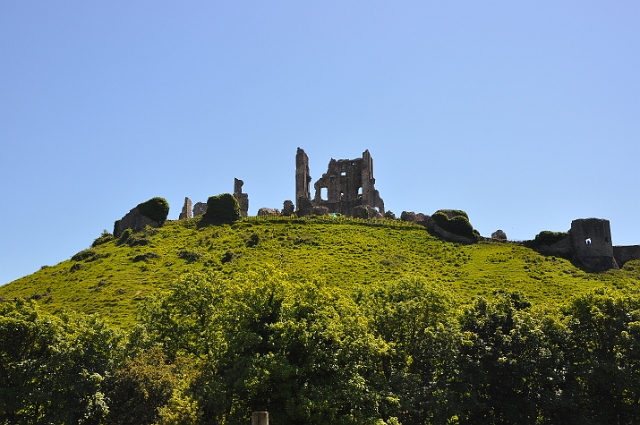 corfe castle, corfe castle, co.JPG - CORFE CASTLE, DORSET - 2009